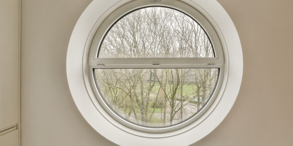 Fabricantes / Instaladores de Puertas y Ventanas de Aluminio / PVC Badalona · Ojo de Buey, Curvada y Antiruido