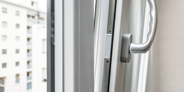 Fabricantes / Instaladores de Puertas y Ventanas de Aluminio / PVC Badalona · Oscilobatientes - Abatibles
