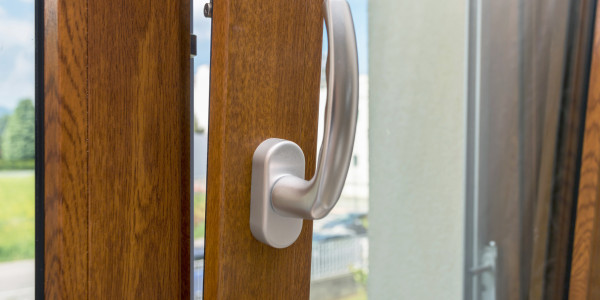 Puertas y Ventanas Aislantes de Aluminio / PVC Badalona · Oscilobatientes - Abatibles