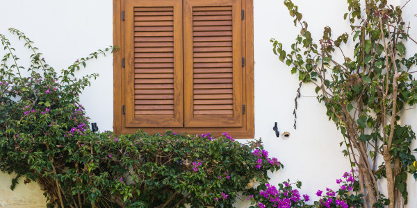 Puertas y Ventanas Aislantes de Aluminio / PVC Badalona · Contraventanas y Persianas a Medida