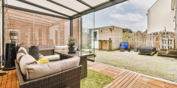Puertas y Ventanas de Aluminio / PVC a medida en Badalona · Cortinas de Cristal
