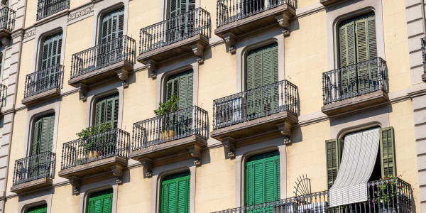 Puertas y Ventanas de Aluminio / PVC a medida en Badalona · Aislamientos Acústicos