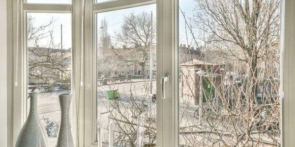 Puertas y Ventanas de Aluminio / PVC a medida en Badalona · Bisagra Oculta
